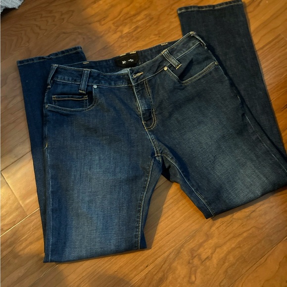 EUC Women’s Vertx Hayes High Rise Straight Cut, Size 8 - 30” inseam, Dark Wash - Picture 5 of 11